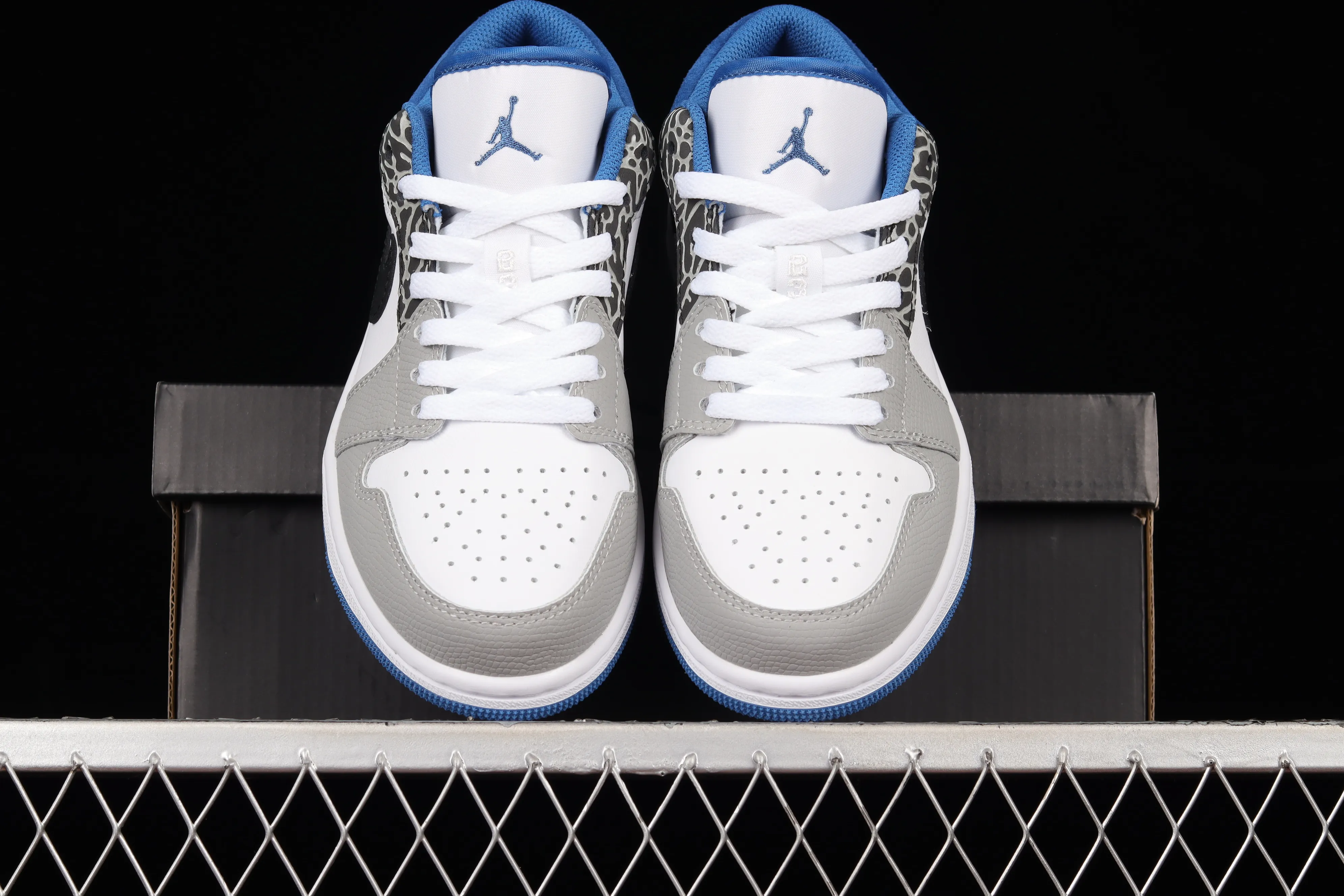 All categories Air Jordan Jordan series basketball shoes Air Jordan 1 Low Z version Air Jordan 1 Low "True Blue" AJ1 Joe 1 burst white and blue color low-top basketball shoes DM1199-140